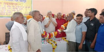 Dr. BR Ambedkar Library was inaugurated by Dr. Garg, regional people welcomed by wearing a silver crown
