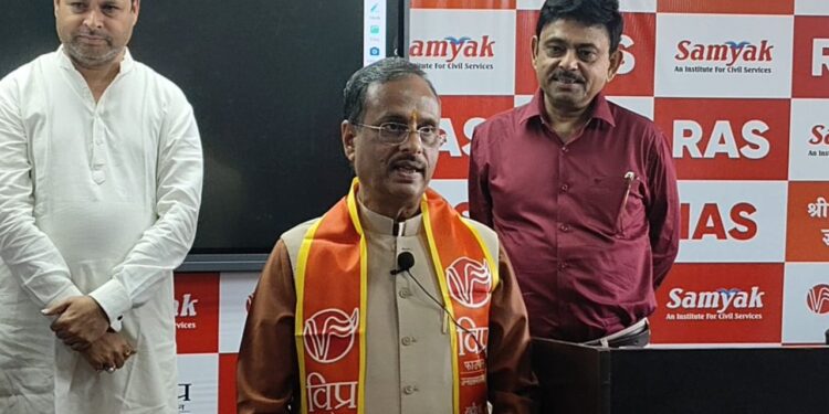 Dr. Dinesh Sharma Emphasizes Value-Based Education in Jaipur | Dr. Dinesh Sharma emphasized on education, values ​​and indigenous consciousness in Jaipur. News Track in Hindi