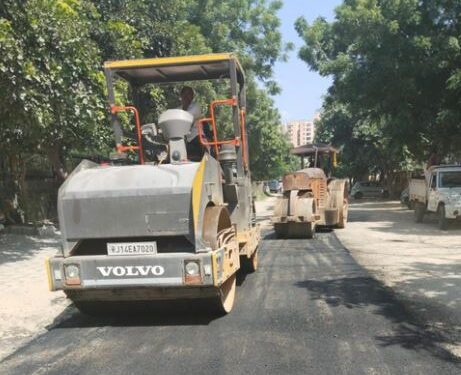Dr. Gaurav Saini gave instructions to the officials of Municipal Corporation Greater for quality repairs, repair of 45 km roads was completed in mission mode.