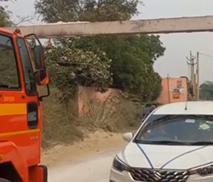 Due to the girders installed on the road, the fire brigade did not reach on time, Kadi burnt to ashes