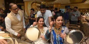 फेस्टिव सीजन में अर्थव्यवस्था ने पकड़ी रफ्तार, कारों से लेकर गोल्ड कॉइन की हुई रिकॉर्ड बिक्री