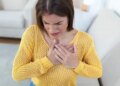 Emergency Guide:&nbsp;अकेले में दिल का दौरा आए तो क्या करें? फटाफट जान ले ये 10 टिप्स जो मुसीबत में बनेंगी आपका सहारा&nbsp;