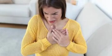 Emergency Guide:&nbsp;अकेले में दिल का दौरा आए तो क्या करें? फटाफट जान ले ये 10 टिप्स जो मुसीबत में बनेंगी आपका सहारा&nbsp;