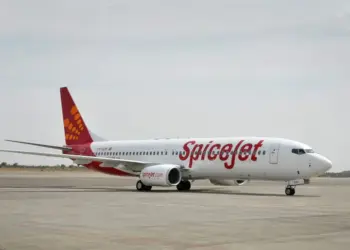 Emergency landing of SpiceJet flight in Delhi. The flight had taken off for Patna, there was a disturbance in the air.