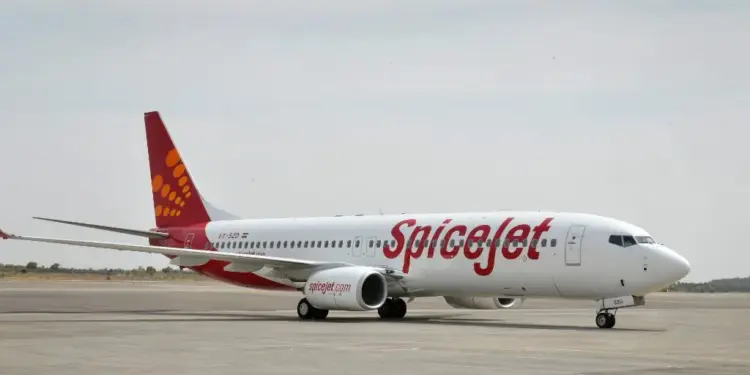 Emergency landing of SpiceJet flight in Delhi. The flight had taken off for Patna, there was a disturbance in the air.