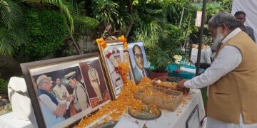 Energy Minister Anil Vij consoled the family of IPS Y Puran Kumar, said - I have come to join in the grief.