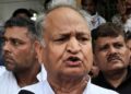 "Everything will become clear after Lalu talks with Tejashwi," Gehlot said after meeting RJD leaders. Everything will become clear after talks with Lalu-Tejashwi, Gehlot said after meeting RJD leaders. News Track in Hindi