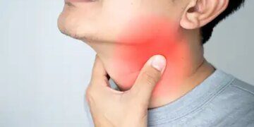 बार-बार गले में दर्द? हो सकता है टॉन्सिल्स की समस्या, जानें उपाय