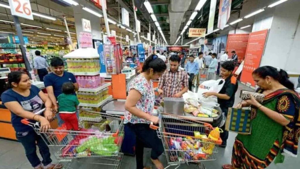 GST 2.0 Reform Boosts Raipur Markets: Price Drop and Festival Shopping Excitement | Chhattisgarh: GST 2.0 reform brings vibrancy to Raipur markets, traders and customers excited. News Track in Hindi