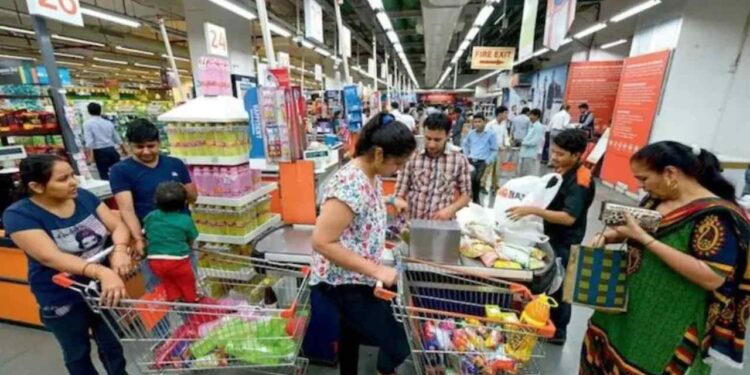 GST 2.0 Reform Boosts Raipur Markets: Price Drop and Festival Shopping Excitement | Chhattisgarh: GST 2.0 reform brings vibrancy to Raipur markets, traders and customers excited. News Track in Hindi
