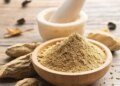 Get new life in your hair with Multani Mitti, along with cleaning the scalp, dandruff will also go away.