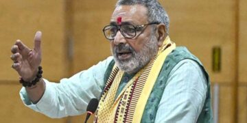 Giriraj Singh Giriraj Singh on Muslim. Giriraj Singh controversial statement. Bihar Election 2025 Giriraj Singh told Muslims 'Salt is forbidden', controversial statement before Bihar elections created political uproar. News Track in Hindi