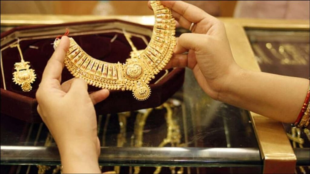 Gold And Silver Price Today: Want to buy gold and silver on Dhanteras and Diwali? Know gold and silver price today in bullion market including zaveri bazar.