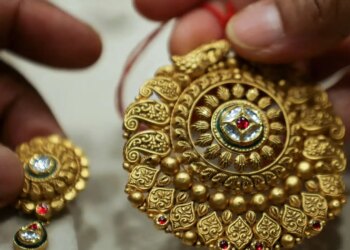 Gold-Silver Price : सप्ताह की पहले दिन सोने-चांदी के दामों में क्या हुआ बदलाव ? एक क्लिक में जाने 24K से 14K गोल्ड के दाम&nbsp;