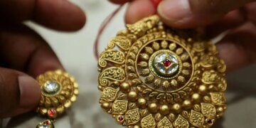 Gold-Silver Price : सप्ताह की पहले दिन सोने-चांदी के दामों में क्या हुआ बदलाव ? एक क्लिक में जाने 24K से 14K गोल्ड के दाम&nbsp;