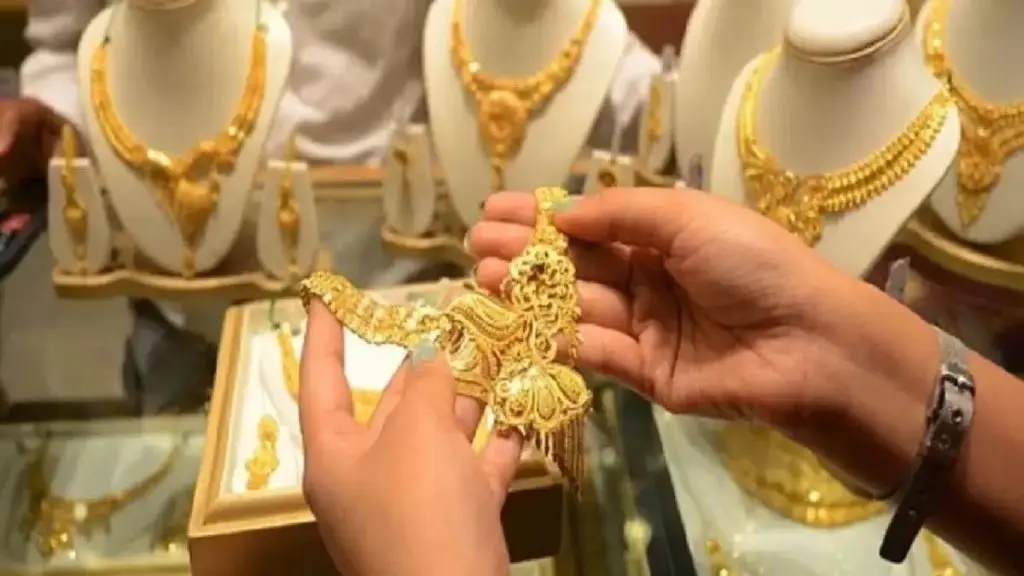 Gold-Silver Price : अक्टूबर के आखिरी दिन सोने-चांदी के दामों में क्या हुआ बदलाव ? खरीदने से पहले जाने 24K से 14K गोल्ड के दाम 