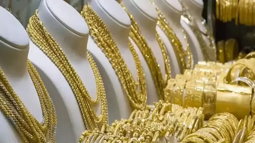 Gold & Silver Prices : सप्लाई की कमी और टैरिफ वॉर के चलते सोने-चांदी की कीमतों ने रचा इतिहास, यहाँ जानिए ताजा भाव 