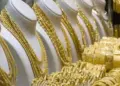Gold & Silver Prices :&nbsp;सप्लाई की कमी और टैरिफ वॉर के चलते सोने-चांदी की कीमतों ने रचा इतिहास, यहाँ जानिए ताजा भाव&nbsp;