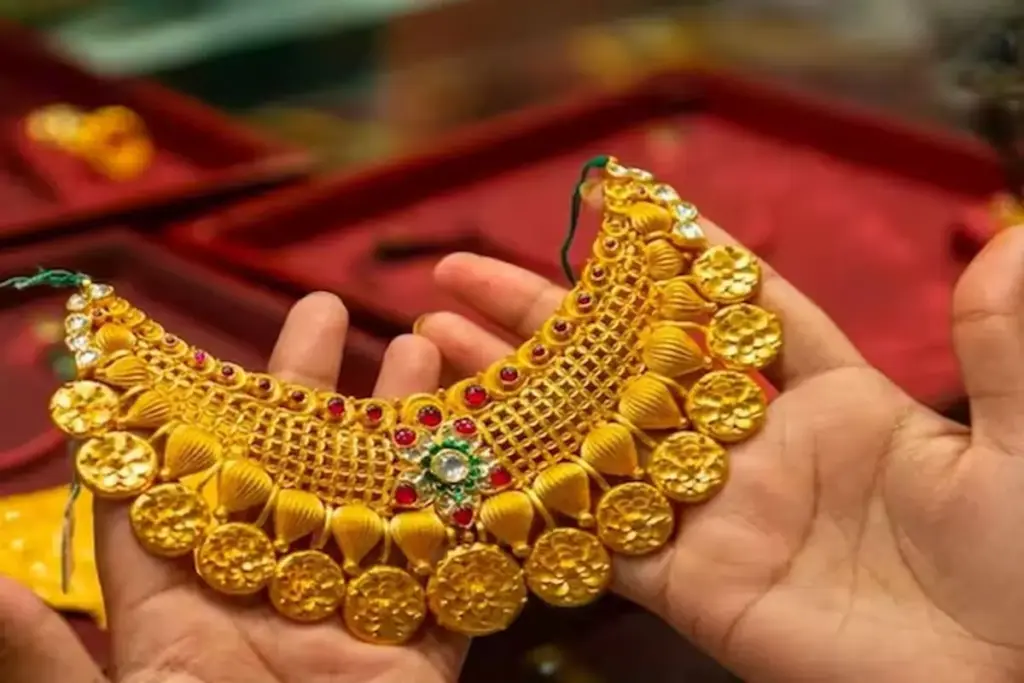 Gold price declines, know the fresh price of gold in major cities of the country