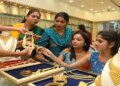 सोना-चांदी खरीदने वालों के लिए खुशखबरी! आज फिर&nbsp;₹2,000 तक गिरे गोल्ड के दाम, चांदी में भी गिरावट, जानिए आज के ताजा रेट&nbsp;
