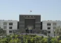 Gujarat High Court on Judges: 'A single adverse comment may be compulsory retirement', Gujarat High Court gave strict message to the judges, Gujarat High Court has said that even a single a single a single a single axerk is to compulsory a Judge