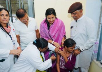 Historical Steps of Jaipur towards safety from cervical cancer: 300 students get free vaccine on the initiative of Mayor Dr. Soumya Gurjar