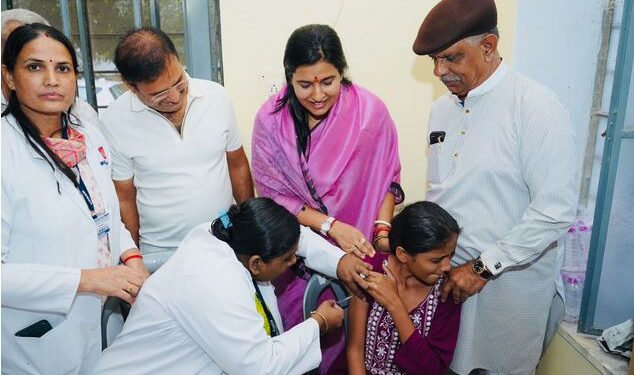 Historical Steps of Jaipur towards safety from cervical cancer: 300 students get free vaccine on the initiative of Mayor Dr. Soumya Gurjar