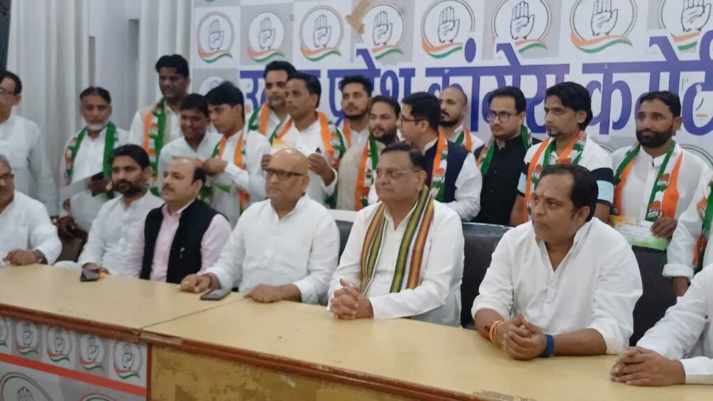 INC Congress | Rahul Gandhi AAP | RLD | BSP | SP | Congress Party UP Congress News | Joins INC | AAP's state vice president held hands, many RLD councilors joined Congress, Avinash Pandey-Ajay Rai... News Track in Hindi