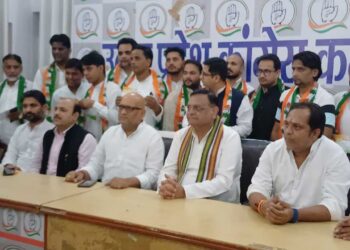 INC Congress | Rahul Gandhi AAP | RLD | BSP | SP | Congress Party UP Congress News | Joins INC | AAP's state vice president held hands, many RLD councilors joined Congress, Avinash Pandey-Ajay Rai... News Track in Hindi