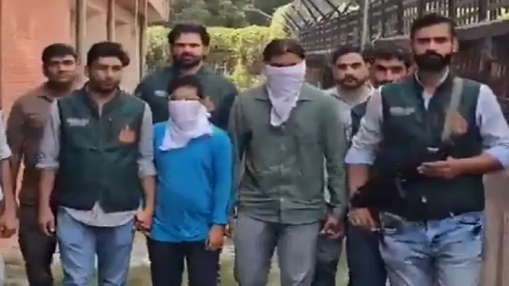 ISIS Terrorist Gave Threat To Judge: Alleged ISIS terrorist Adnan, arrested from Bhopal, had threatened the judge hearing the Gyanvapi case, had declared the blood of an infidel to be halal, Alleged ISIS terrorist Adnan had threatened judge ravi kumar diwaker hearing the Gyanvapi case.