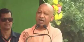 सीवान में सीएम योगी ने शहाबुद्दीन के बेटे पर किया कटाक्ष,