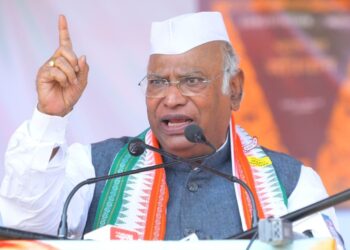 'In my opinion RSS should be banned', Kharge attacks RSS by referring to Patel's letter