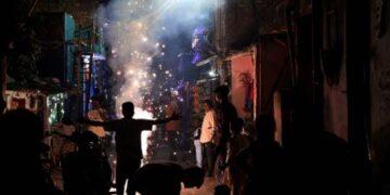In the capital Delhi, fire service received 269 calls regarding fire on Diwali night, no major accident.