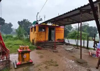 Jharkhand: Demolition in the famous Baghachandi temple in Simdega, people came out on the road in protest, one accused in custody