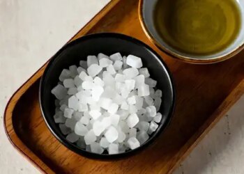 सिर्फ पूजा की सामग्री नहीं, सेहत का खजाना है कपूर! आयुर्वेद से जानें इसके फायदे