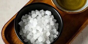 सिर्फ पूजा की सामग्री नहीं, सेहत का खजाना है कपूर! आयुर्वेद से जानें इसके फायदे