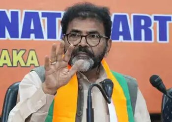 Karnataka BJP raised questions on the state government regarding the problem of potholes.