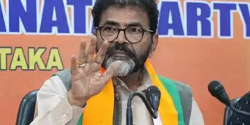 Karnataka BJP raised questions on the state government regarding the problem of potholes.