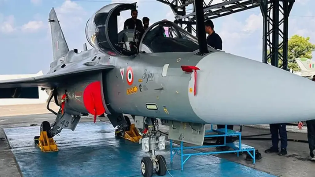 LCA Tejas Mk1A Completed Maiden Flight: India's indigenous fighter aircraft Tejas Mk1A takes its maiden flight, Rajnath Singh said, a vivid symbol of India's increasing self-reliance in the defense sector, India's indigenous fighter aircraft Tejas Mk1A takes its maiden flight, Rajnath Singh says, a shining symbol of India's growing self-reliance in the defense sector