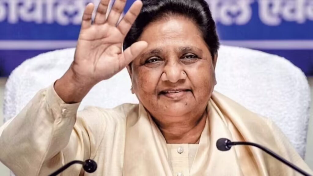 Lucknow news, Mayawati Thanks Massive Crowd in Lucknow Rally, BSP Eyes 2027 Victory | Lucknow: Crowd gathered in Lucknow, Mayawati expressed gratitude, said - BSP government will be formed in 2027! , News Track in Hindi
