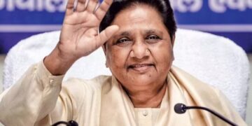 Lucknow news, Mayawati Thanks Massive Crowd in Lucknow Rally, BSP Eyes 2027 Victory | Lucknow: Crowd gathered in Lucknow, Mayawati expressed gratitude, said - BSP government will be formed in 2027! , News Track in Hindi