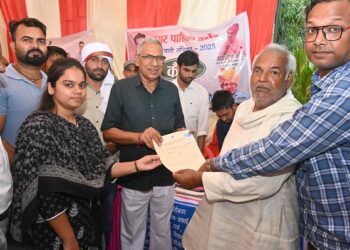 MLA Dr. Jaswant Singh Yadav directed to implement the schemes given to officers in Seva Pakhwada camp