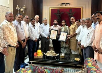 Maheshwari Samaj and Mahesh Seva Samiti honored the brothers and sisters selected in RAS.