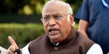 Making a strong attack on BJP, Kharge demanded a ban on RSS, accused of insulting Sardar Patel.