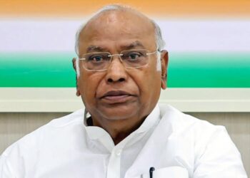 Mallikarjun Kharge Hospitalized | Mallikarjun kharge health update | Congress President Hospitalized | , Mallikarjun Kharge Hospitalized: Congress President Mallikarjun Kharge deteriorated, hospitalized in hospital. News Track in Hindi