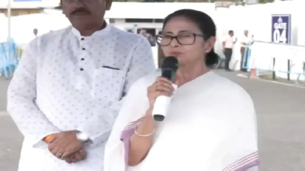 Mamata Banerjee On Durgapur Rape Case: 'Girls should not be allowed to go out of college at night', West Bengal CM Mamata Banerjee's strange statement on Durgapur rape case, West Bengal CM Mamata Banerjee said on the Durgapur rape case that girls should not be allowed to go out of college at night