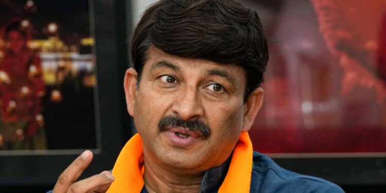 Manoj Tiwari on Tejashwi Yadav. Bihar Elections 2025| MP Manoj Tiwari Bihar Election 2025 War of words about '56 inches'! MP Manoj Tiwari targeted Tejashwi Yadav, made this sharp taunt. News Track in Hindi
