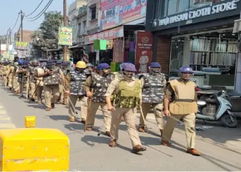 Mobile Internet Suspended For 48 Hours in Bareilly: Mobile internet service stopped for 48 hours in Bareilly, security system was increased before the prayers of jumps, Maulana Shahabuddin Barelvi appealed to Namazis, Mobile Internet Services Suspend for 48 Hours in Bareilly, Securia beefed up ahead of Friday pruers; Maulana shahabuddin barelvi appeals to worshippers