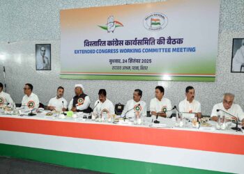 Modi government accused of weakening institutions, what did Congress CWC say in Patna meeting?