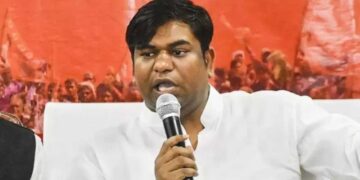 Mukesh Sahani U-Turn: Refuses to Contest Bihar Election, Eyes Deputy CM Post 'Just to become Deputy CM...' Mukesh Sahni took a U-turn at the last minute, refused to contest the elections, created an uproar. News Track in Hindi